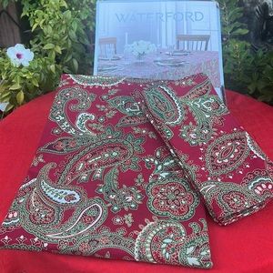 New Waterford Red & Green Paisley Floral Holiday Oblong Tablecloth & Napkin Set